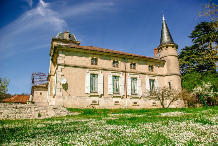 Chateau Montjoi2
